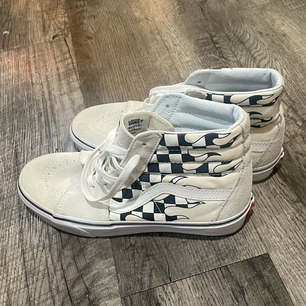 Men’s cream vans with cheackered flame